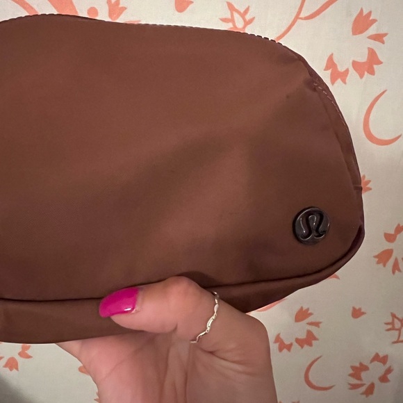 LIKE NEW! LULULEMON ATHLETICA everywhere belt bag - ancient copper - Picture 5 of 7